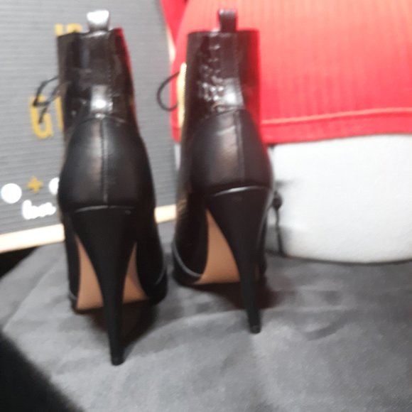 (( Listing # 81 )) (( NEW )) Keep Me High , ShoeDazzle Black Heels - Picture 5 of 9
